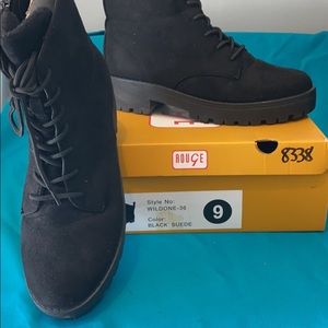 Rouge ladies boot size 9